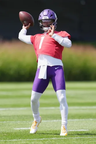 Murray picked to start for Vikings